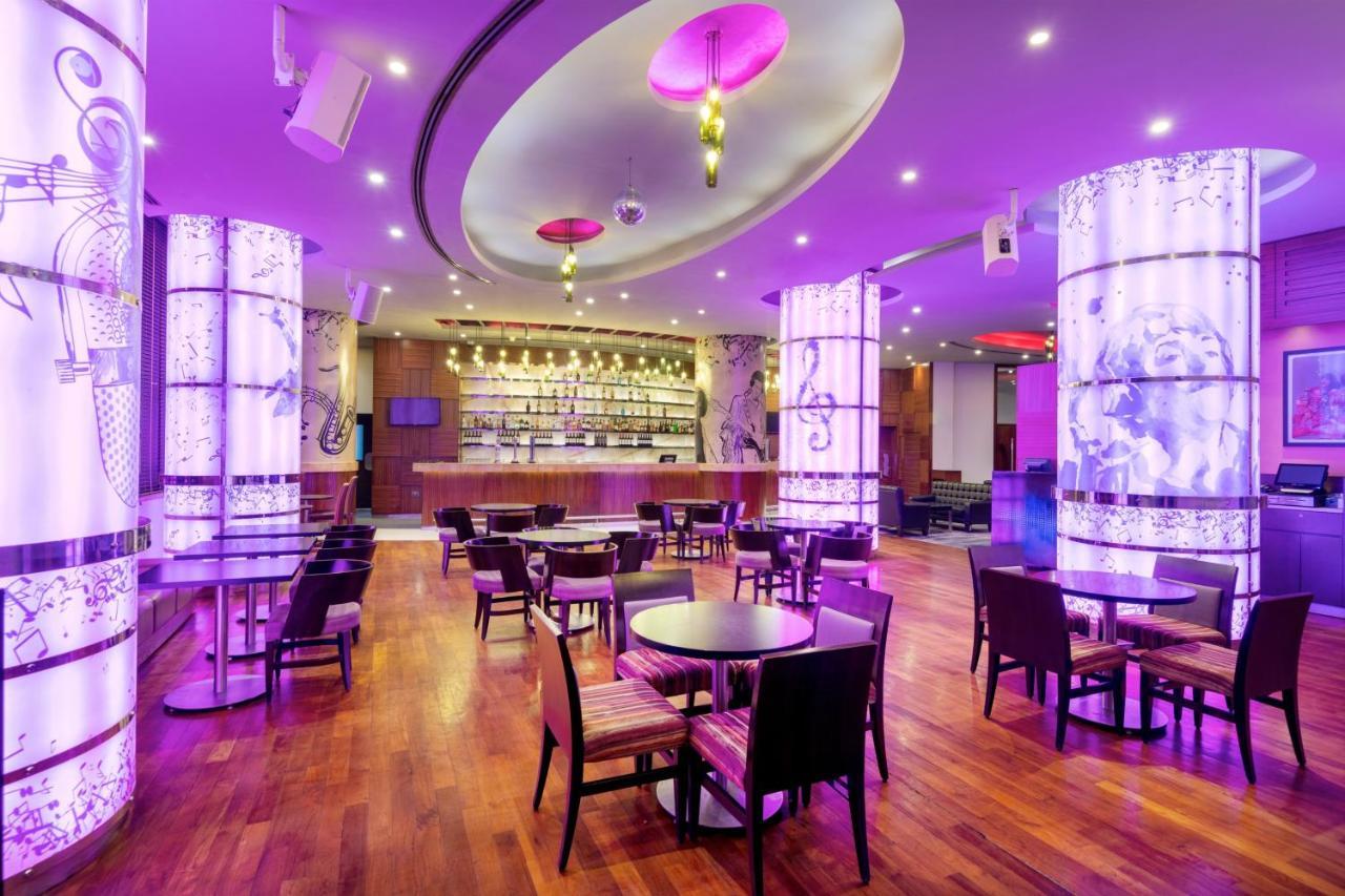 크라운 플라자 도하 - 더 비즈니스 파크 외부 사진 The bar at the W Hotel in San Francisco