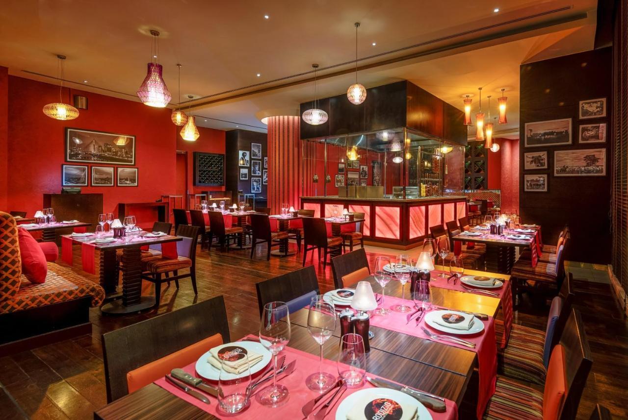 크라운 플라자 도하 - 더 비즈니스 파크 외부 사진 The interior of the restaurant